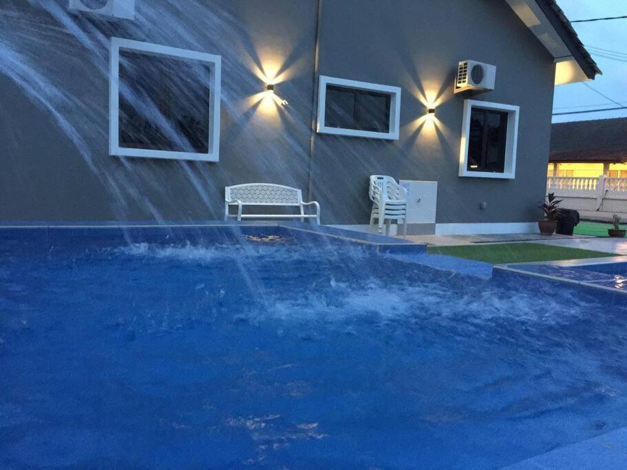 Melaka Beach Villa Kelebang Besar Экстерьер фото