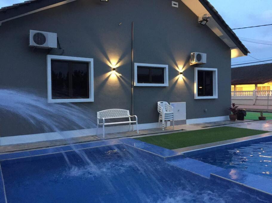 Melaka Beach Villa Kelebang Besar Экстерьер фото